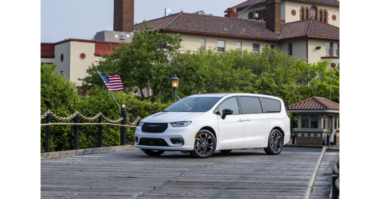 Chrysler Pacifica Earns Consumer Guide Best Buy Award for 10th Consecutive Year