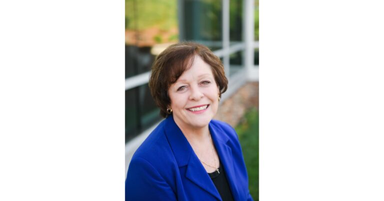 Piedmont Advantage’s Retired COO accepts Lifetime Achievement Award