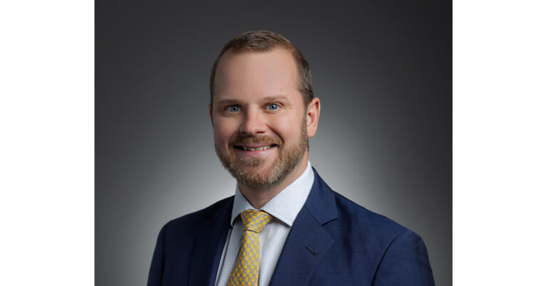 Yale Surgeon Performs East Coast’s First Shoulder Replacement with New Method