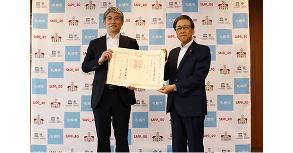 transcosmos donates to Sapporo City via corporate furusato nozei, receives the Medal of Dark Blue Ribbon and a certificate of appreciation